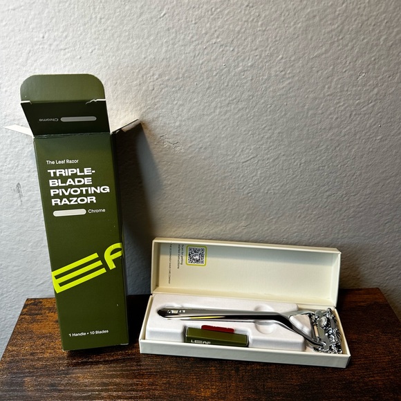 Leaf Triple-Blade Pivoting Razor - Picture 6 of 6